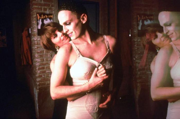 母女二人“共侍一夫”，只因缺爱