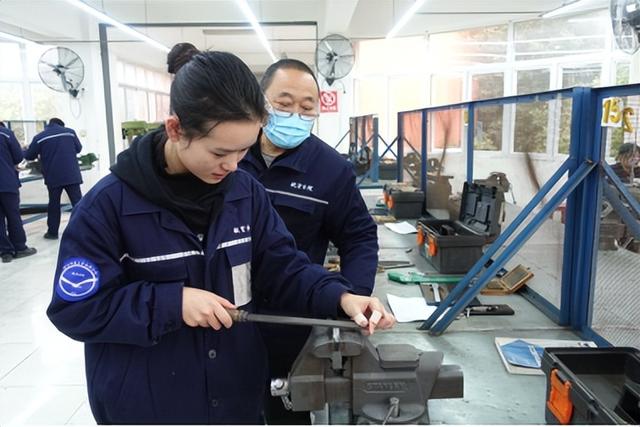 电子科技大学成都学院官网简介（电子科大成都学院）(6)