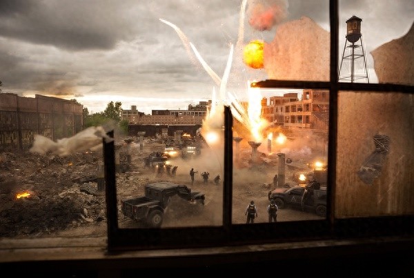 《变形金刚5》片场照曝光，爆炸大场面都是实拍！