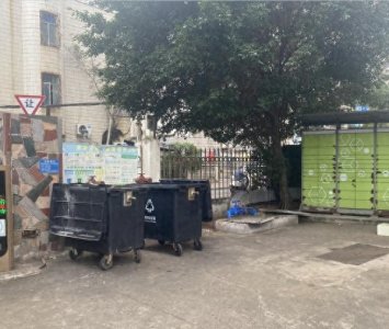 ​揪心！刚出生的女婴被装塑料袋遗弃小区垃圾桶