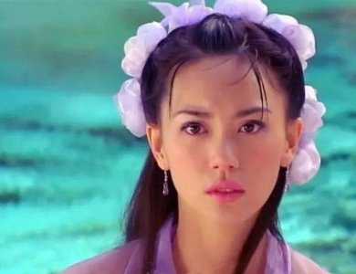 ​她曾与高圆圆同台飙戏，最红时息影嫁大9岁富商，今47岁宛如少女