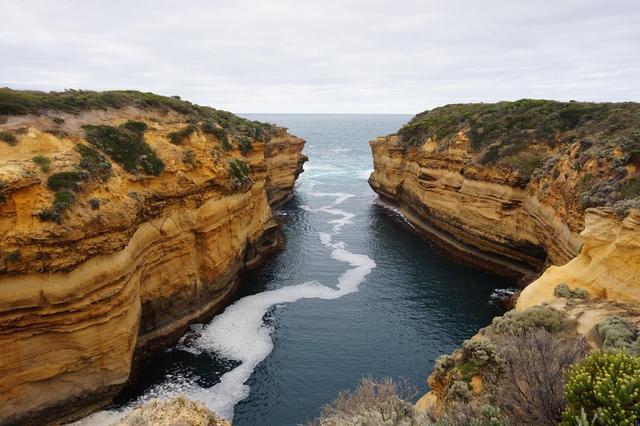 世界上最美的海滨公路，建于悬崖峭壁之间，有着此生难见的绝景