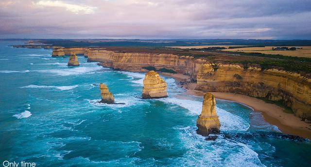 世界上最美的海滨公路，建于悬崖峭壁之间，有着此生难见的绝景