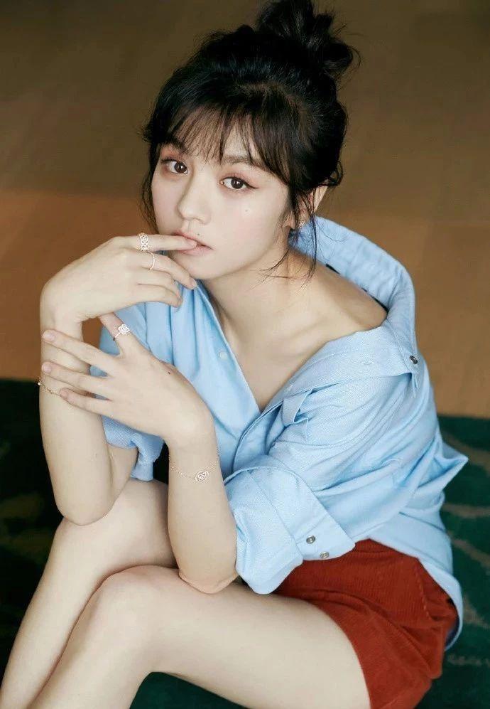 春夏金大川公开恋情!牵手现身机场,小动作太甜了