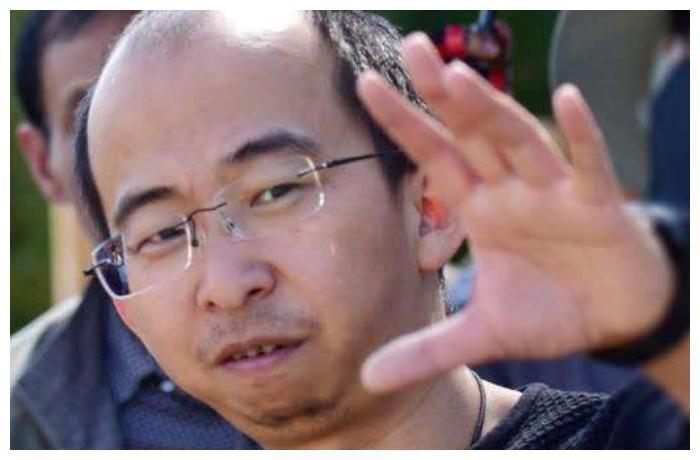 最丑影帝巨兴茂，娶如花似玉小娇妻，身价10亿被称人生赢家！