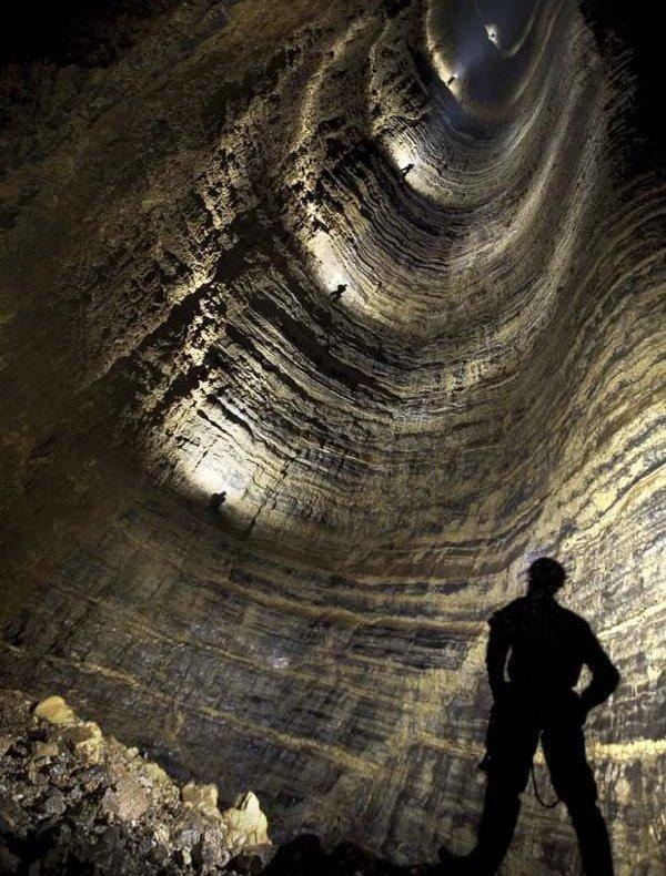世界上最深的洞穴——库鲁伯亚拉洞穴