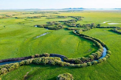 ​夏日乌拉盖草原