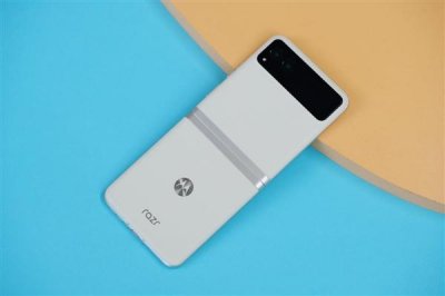 ​杀疯了！折叠屏不到 4000 moto razr 40 明天预售