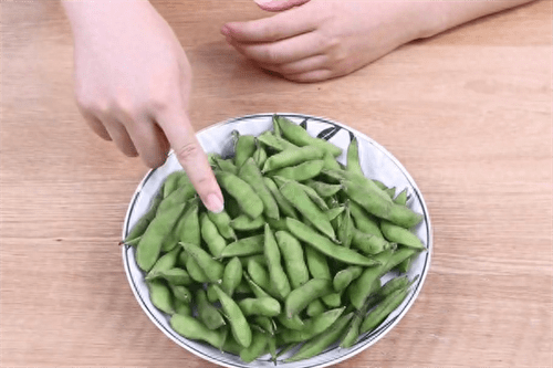 毛豆怎么好剥皮(毛豆怎么去皮最快方法)