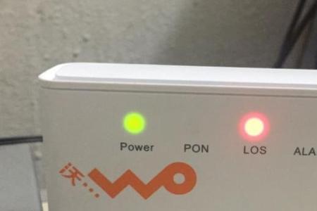 交换机los红灯闪烁