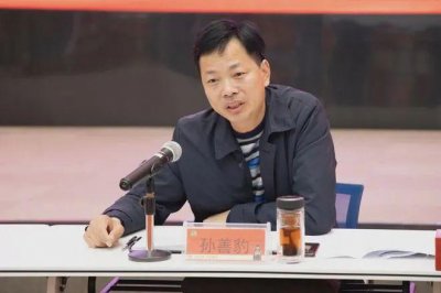 ​“网红局长”孙善豹被双开：主动寻求被围猎