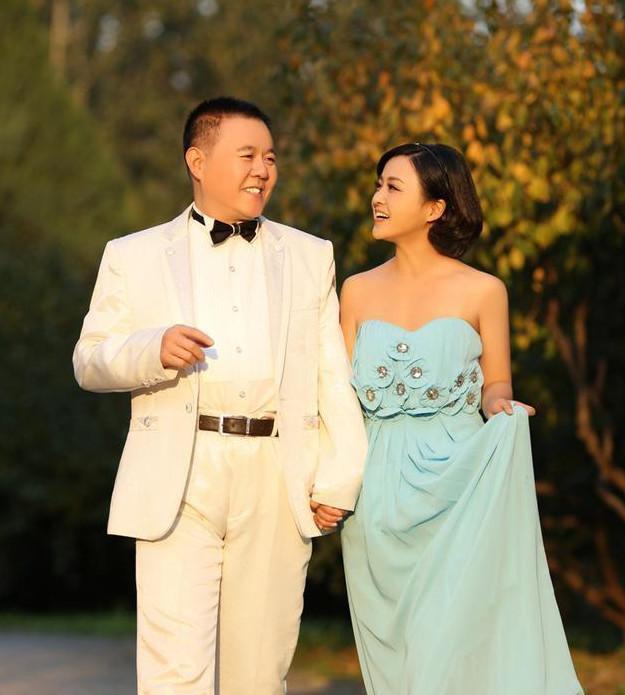 当年她给赵薇做配角,靠自己30岁成亿万富婆,39岁比赵薇美