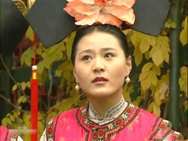 当年她给赵薇做配角,靠自己30岁成亿万富婆,39岁比赵薇美