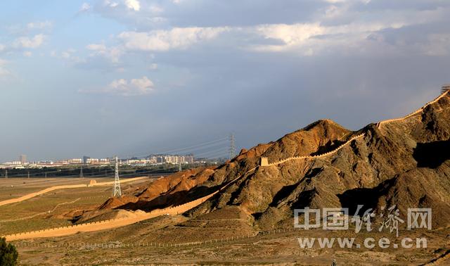 甘肃嘉峪关悬壁长城介绍（探访嘉峪关石关峡之悬壁长城）(1)