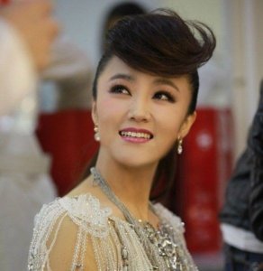 ​玖月奇迹王小玮素颜生活近照，原来王小海每天面对这样的女人