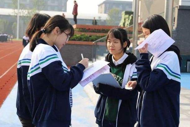 高中生校服手绘款式图（高中生手绘校服火了）(2)