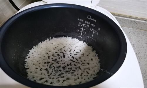 米饭放到第二天热了之后拉丝