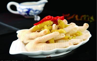 泡椒凤爪正宗家庭做法(绝对不能错过的家常泡椒凤爪做法)(1)
