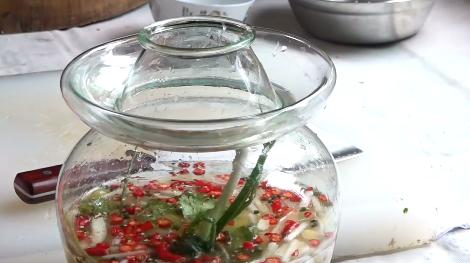 泡椒凤爪正宗家庭做法(绝对不能错过的家常泡椒凤爪做法)(3)