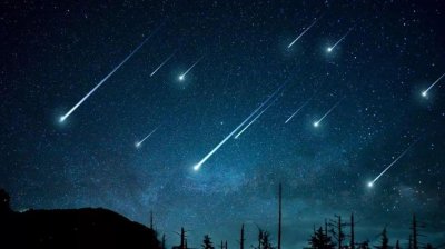 ​陪你去看流星雨落在这地球上是什么歌（流星雨歌词介绍）