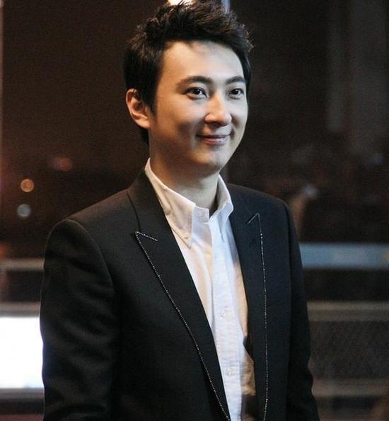 当年王思聪被人打破脑袋缝了六针之后，打人的那位后来怎么样了？