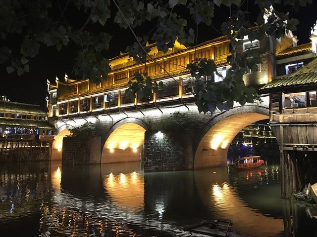 张家界凤凰旅游自由行攻略最新（张家界凤凰详细旅行攻略）(1)