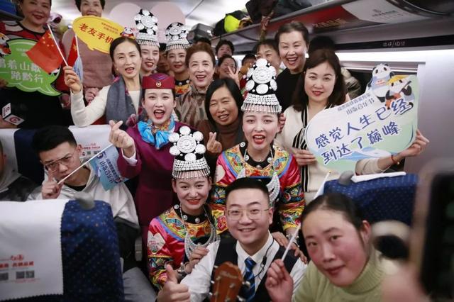 最美高铁线路旅游攻略（国内首条旅游高铁来了）(2)