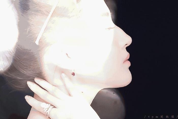 明人不说暗话，我也想摸一下刘亦菲的美背