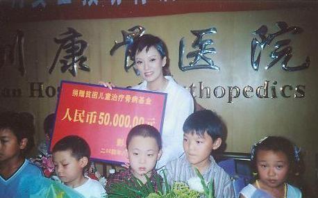 被《花花公子》开价25万美金拍全裸封面，彭丹：我只脱给华人看