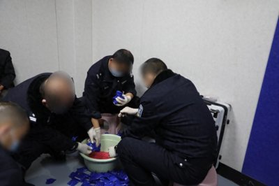 ​云南曲靖破获一起特大贩毒案：抓获3名嫌犯，缴获冰毒疑似物34.47公斤