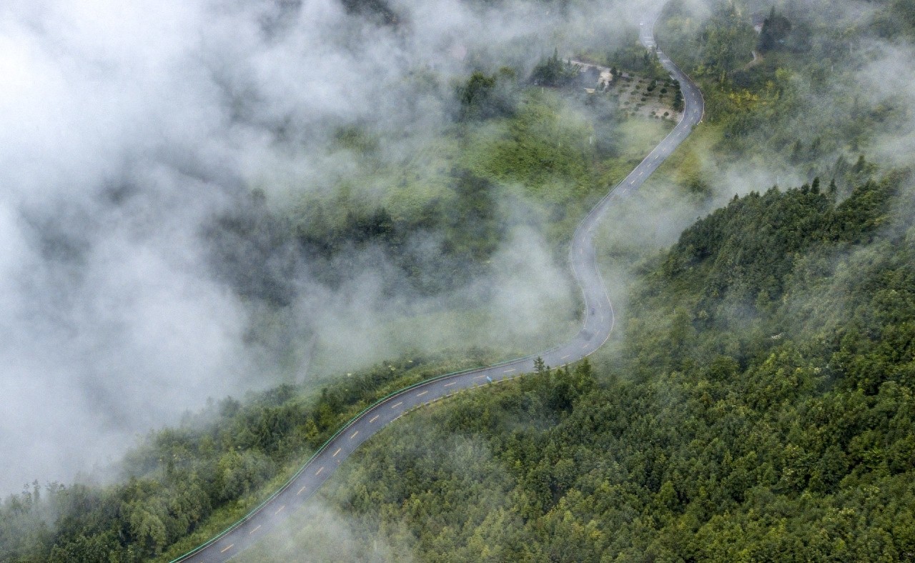 秋名山是日本群马县的上毛三山之一,实名榛名山
