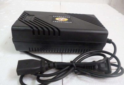 ​电瓶车一直充电不拔会怎么样（电动车充电一天一夜忘记拔了）