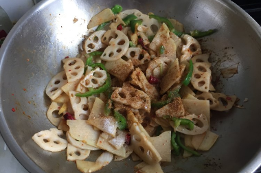 藕和土豆一起怎么炒,怎样炒藕片好吃又简单的做法大全图8