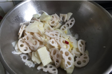 藕和土豆一起怎么炒,怎样炒藕片好吃又简单的做法大全图6