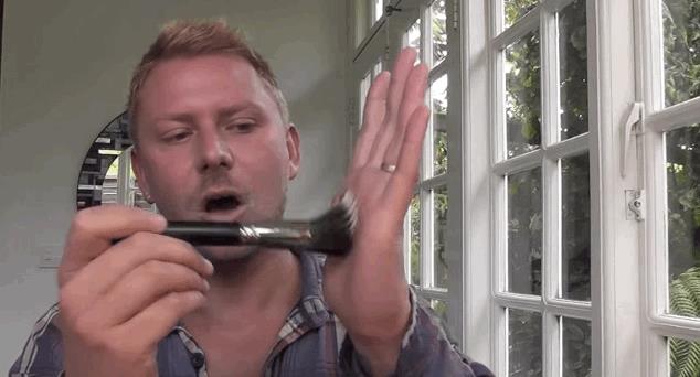 香奈儿伸缩粉底刷多少钱？香奈儿伸缩粉底刷怎么样？