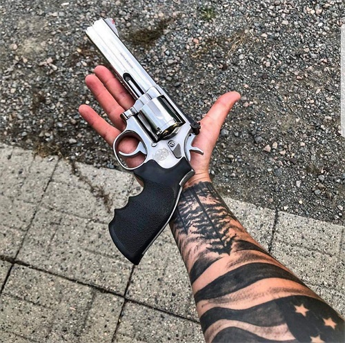 枪械欣赏系列，手枪图一组送给爱枪的你，看一下过过眼瘾