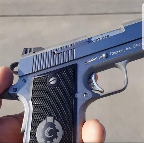 枪械欣赏系列，手枪图一组送给爱枪的你，看一下过过眼瘾