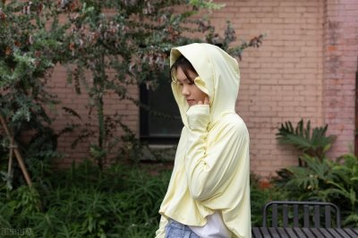 ​聚酯纤维和锦纶哪个面料好些（防晒衣不透气正常么 防晒衣聚酯纤维和锦纶哪个好