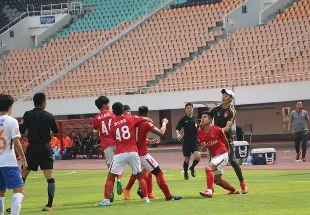 阿兰恶意报复 队友拳头相向 丑事不断的恒大这是咋的啦？