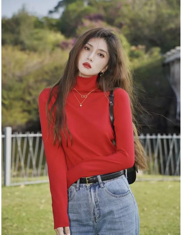 肤色白皮肤黑的穿什么颜色好看(皮肤黑穿这5个颜色既显白显年轻)(15)