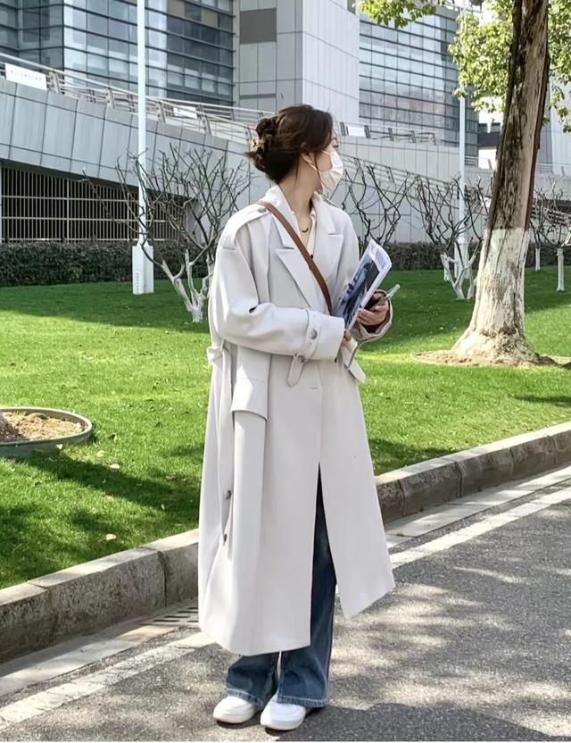 肤色白皮肤黑的穿什么颜色好看(皮肤黑穿这5个颜色既显白显年轻)(17)