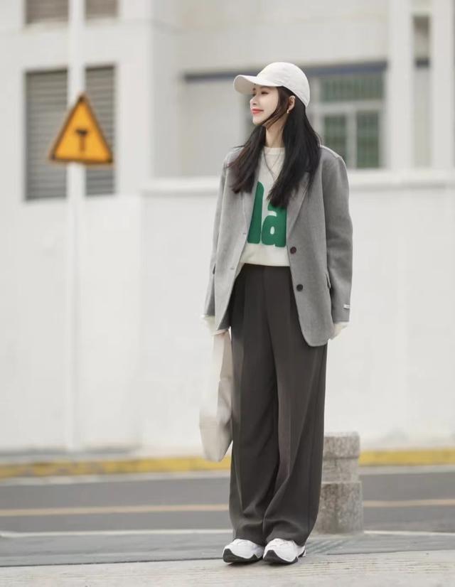 肤色白皮肤黑的穿什么颜色好看(皮肤黑穿这5个颜色既显白显年轻)(3)