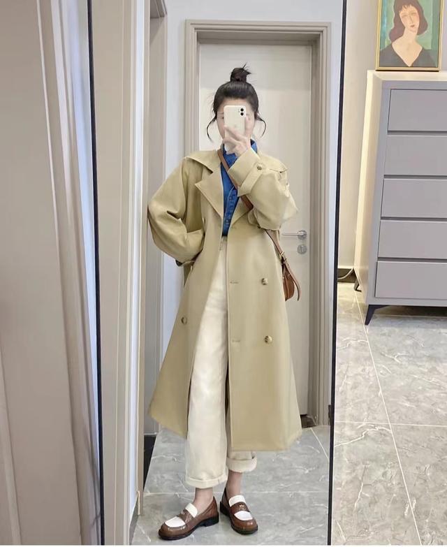 肤色白皮肤黑的穿什么颜色好看(皮肤黑穿这5个颜色既显白显年轻)(9)