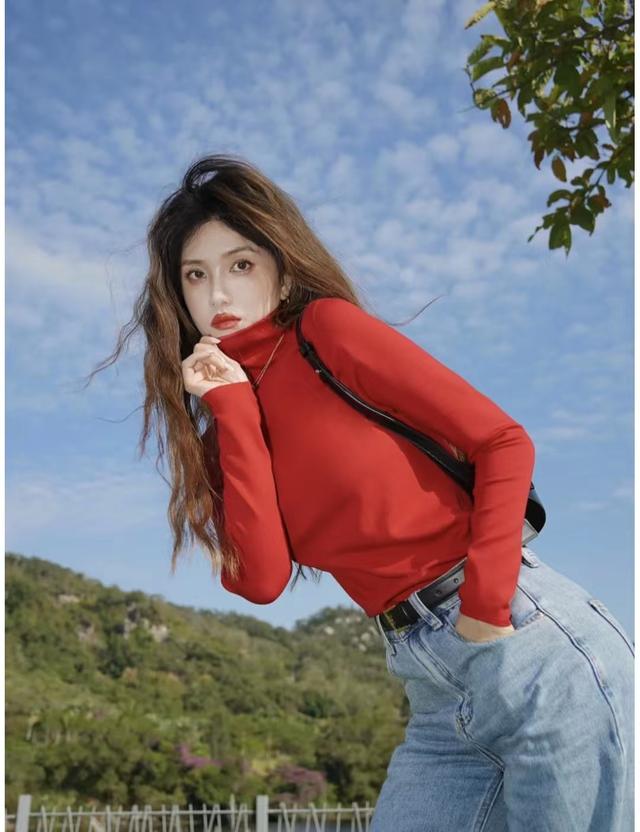 肤色白皮肤黑的穿什么颜色好看(皮肤黑穿这5个颜色既显白显年轻)(16)