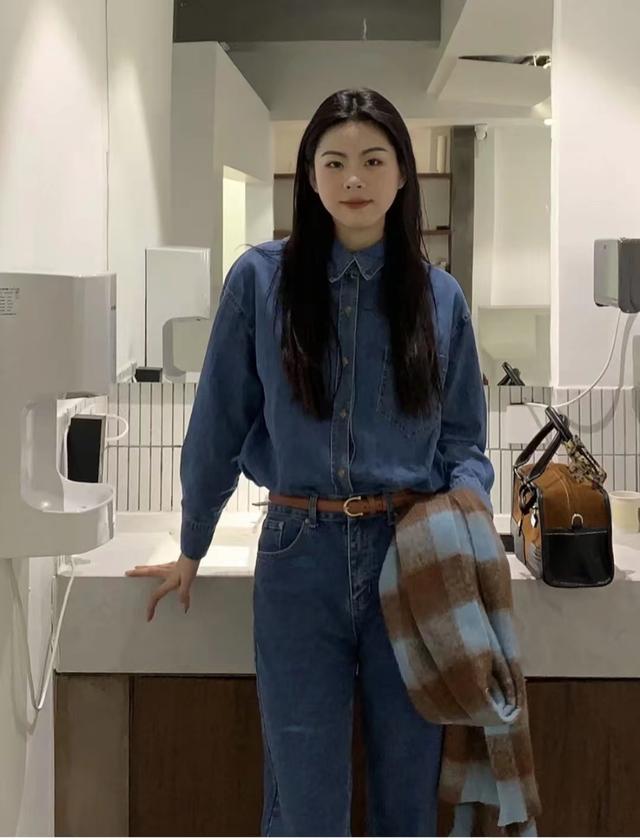 肤色白皮肤黑的穿什么颜色好看(皮肤黑穿这5个颜色既显白显年轻)(5)