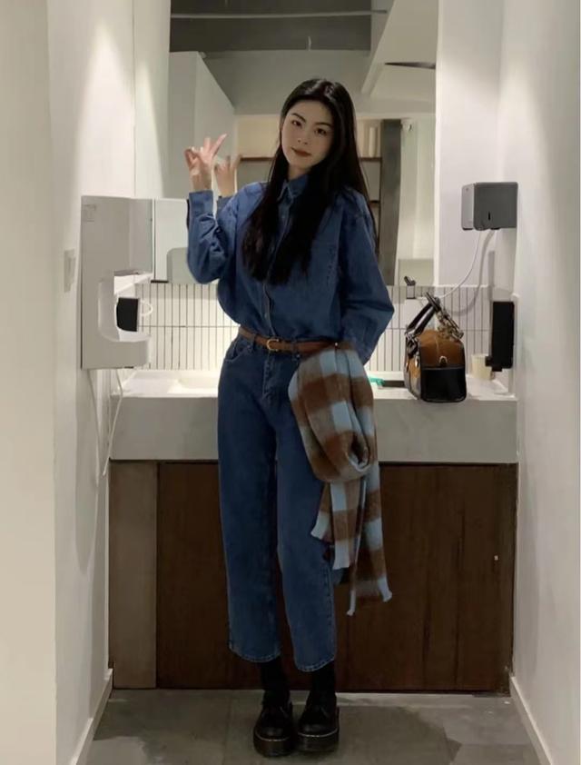 肤色白皮肤黑的穿什么颜色好看(皮肤黑穿这5个颜色既显白显年轻)(6)