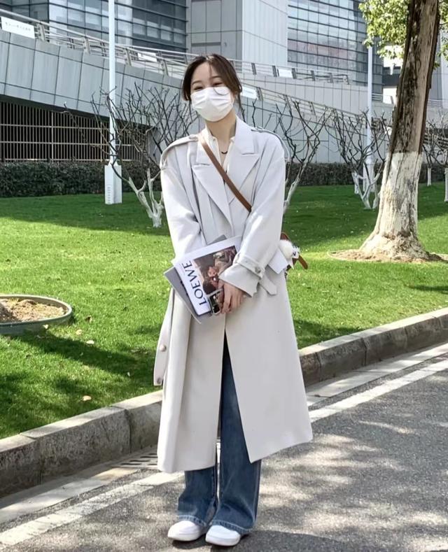 肤色白皮肤黑的穿什么颜色好看(皮肤黑穿这5个颜色既显白显年轻)(18)