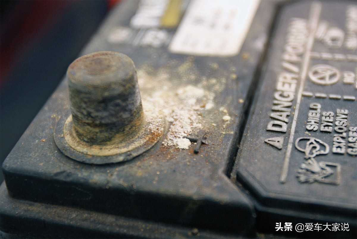 汽车电瓶寿命可以用6年(汽车电瓶用了6年还能用吗)