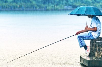 ​浮漂老是沉下去怎么调（鱼漂沉下去的两种情况介绍）