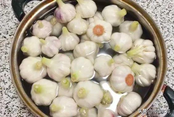 家庭版糖蒜怎么腌制才好吃(腌制糖蒜五步法)(3)